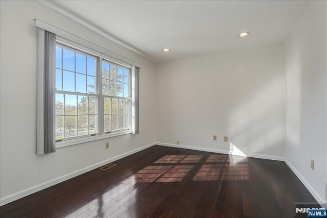 126 Worcester Drive, Wayne, NJ 07470