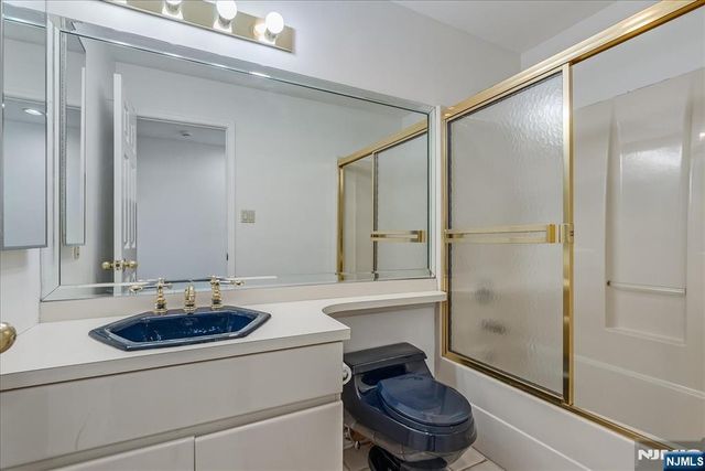 126 Worcester Drive, Wayne, NJ 07470