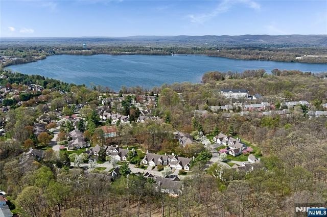 126 Worcester Drive, Wayne, NJ 07470