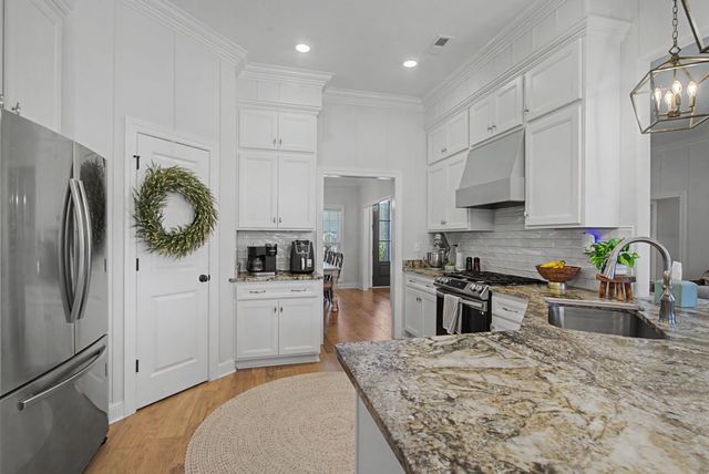 41 Knotting Hill Dr, Fayetteville, TN 37334