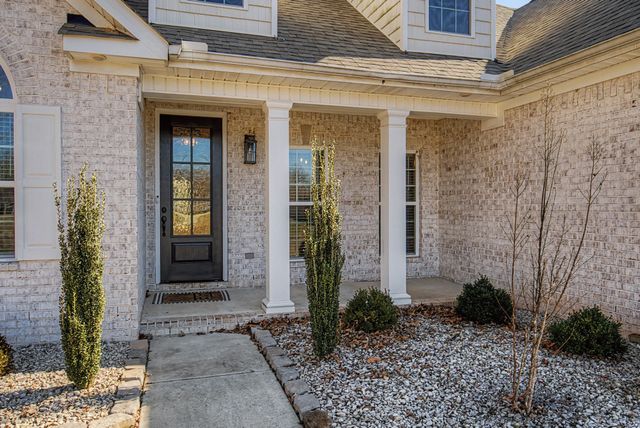 41 Knotting Hill Dr, Fayetteville, TN 37334