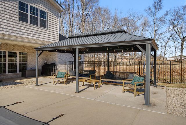 41 Knotting Hill Dr, Fayetteville, TN 37334