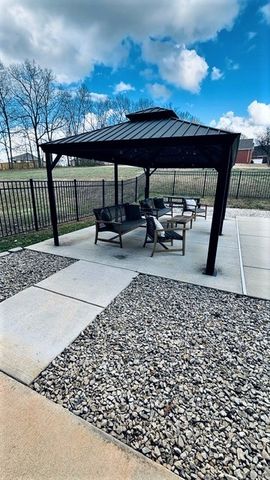 41 Knotting Hill Dr, Fayetteville, TN 37334