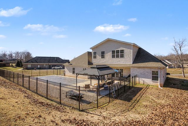 41 Knotting Hill Dr, Fayetteville, TN 37334