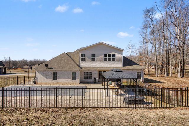 41 Knotting Hill Dr, Fayetteville, TN 37334