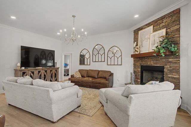 41 Knotting Hill Dr, Fayetteville, TN 37334