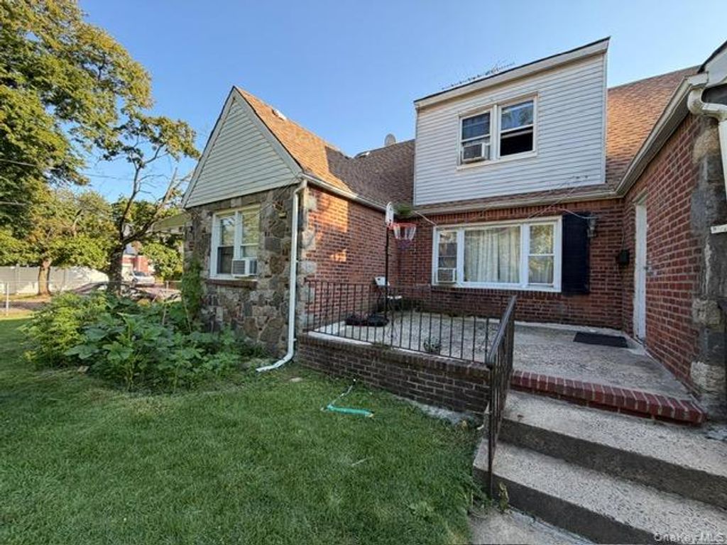 134 Stuart Avenue, Valley Stream, NY 11580