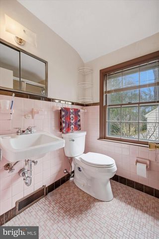 359 SPRING VALLEY RD, Springfield, PA 19064