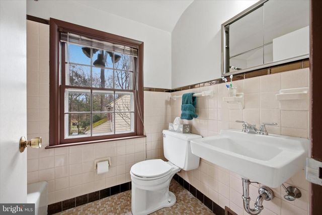 359 SPRING VALLEY RD, Springfield, PA 19064