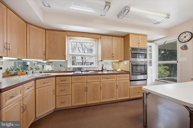 359 SPRING VALLEY RD, Springfield, PA 19064