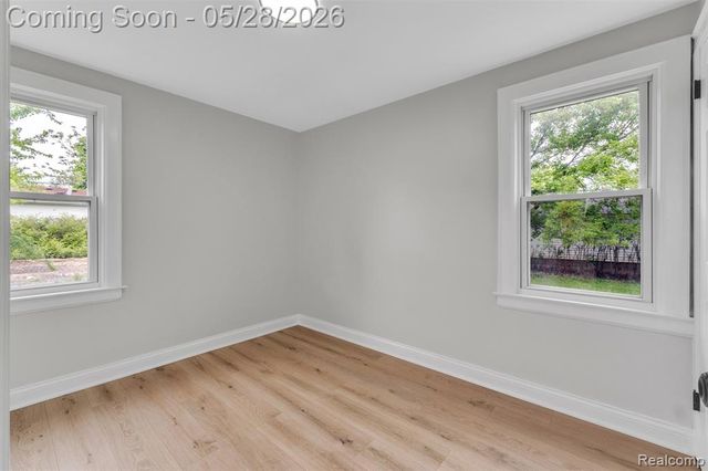 45 E Rutgers Avenue, Pontiac, MI 48340