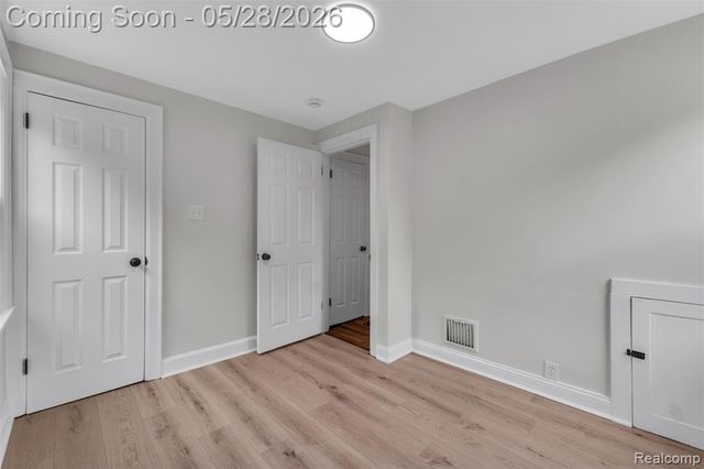 45 E Rutgers Avenue, Pontiac, MI 48340