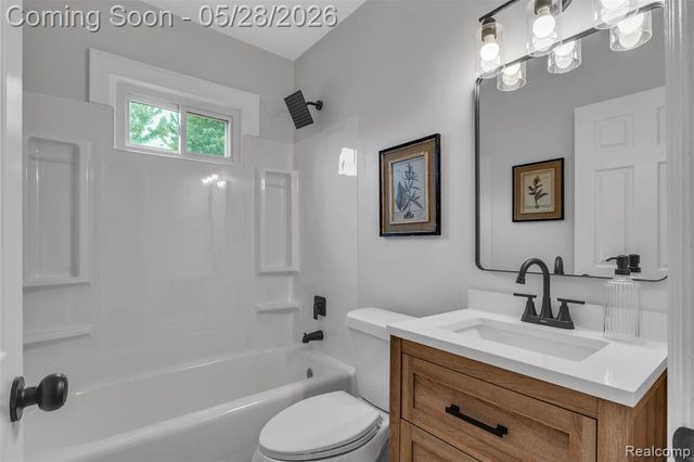 45 E Rutgers Avenue, Pontiac, MI 48340