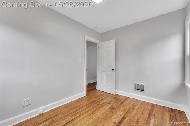 45 E Rutgers Avenue, Pontiac, MI 48340