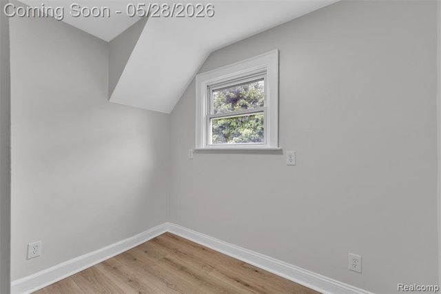 45 E Rutgers Avenue, Pontiac, MI 48340