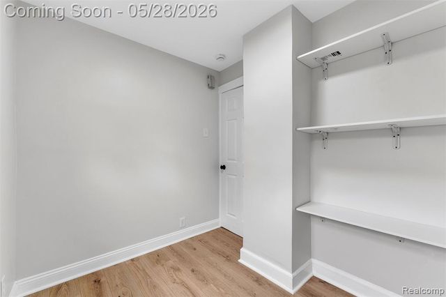 45 E Rutgers Avenue, Pontiac, MI 48340
