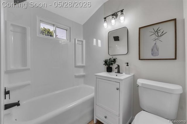 45 E Rutgers Avenue, Pontiac, MI 48340