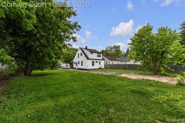 45 E Rutgers Avenue, Pontiac, MI 48340