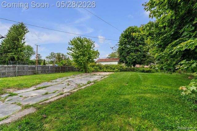 45 E Rutgers Avenue, Pontiac, MI 48340