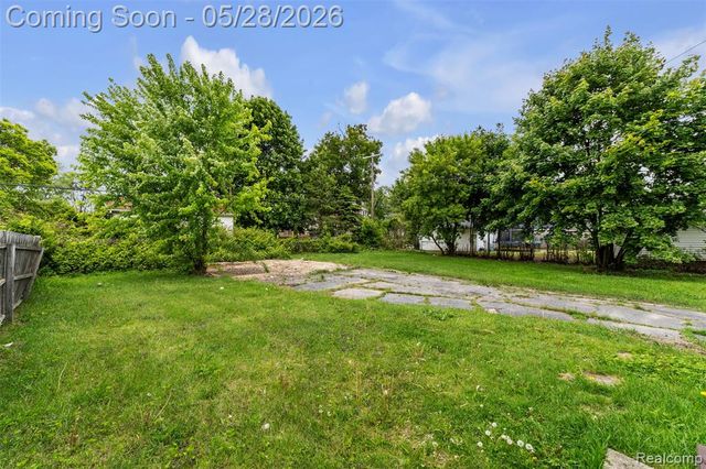 45 E Rutgers Avenue, Pontiac, MI 48340