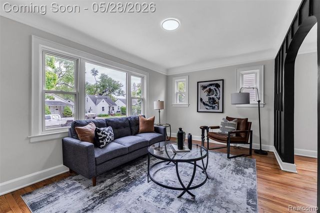 45 E Rutgers Avenue, Pontiac, MI 48340
