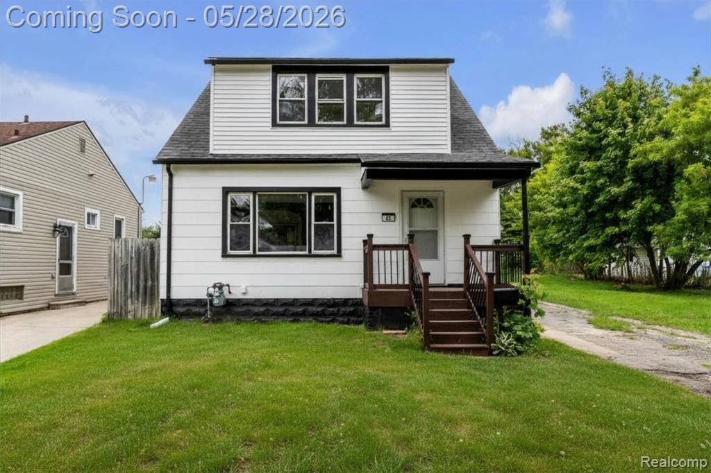 45 E Rutgers Avenue, Pontiac, MI 48340