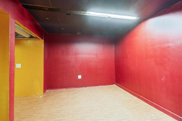 3718 W 4th Street, Duluth, MN 55807