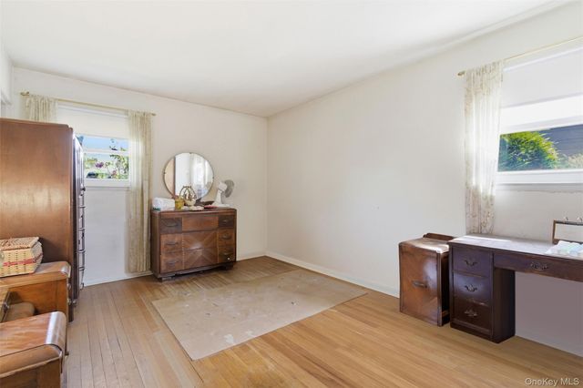 11 Roxanne Court, Huntington Station, NY 11746