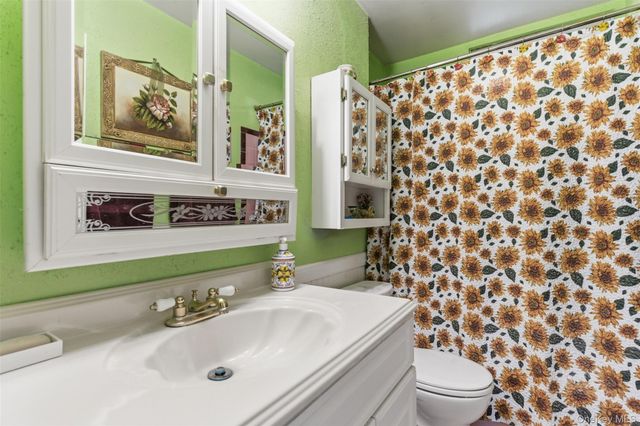 11 Roxanne Court, Huntington Station, NY 11746