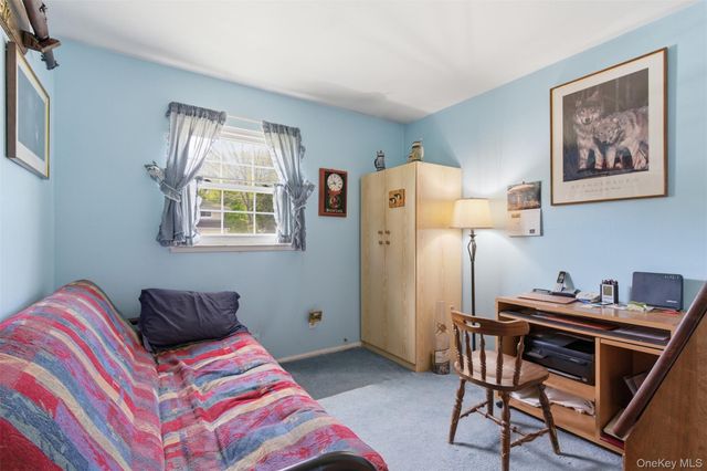 11 Roxanne Court, Huntington Station, NY 11746