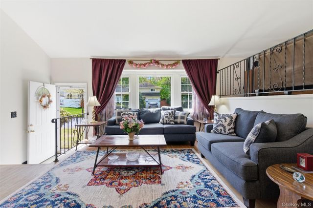 11 Roxanne Court, Huntington Station, NY 11746