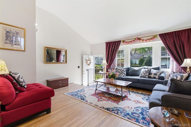 11 Roxanne Court, Huntington Station, NY 11746