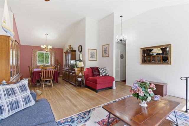 11 Roxanne Court, Huntington Station, NY 11746