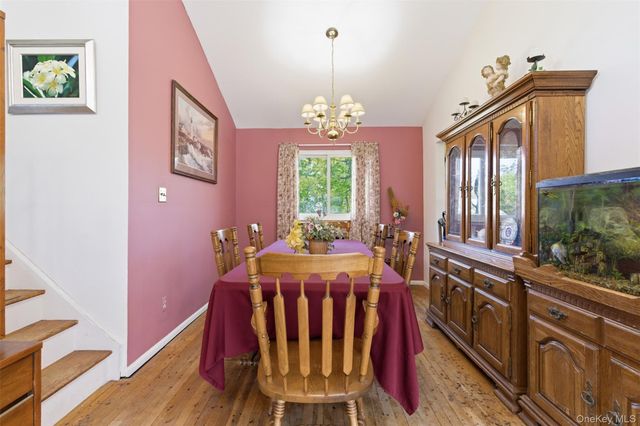 11 Roxanne Court, Huntington Station, NY 11746