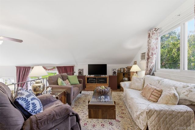 11 Roxanne Court, Huntington Station, NY 11746