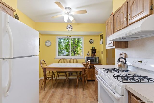 11 Roxanne Court, Huntington Station, NY 11746