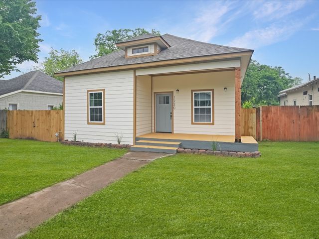 1220 E Pulaski Street, Fort Worth, TX 76104