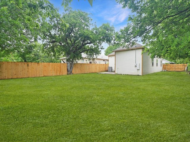 1220 E Pulaski Street, Fort Worth, TX 76104