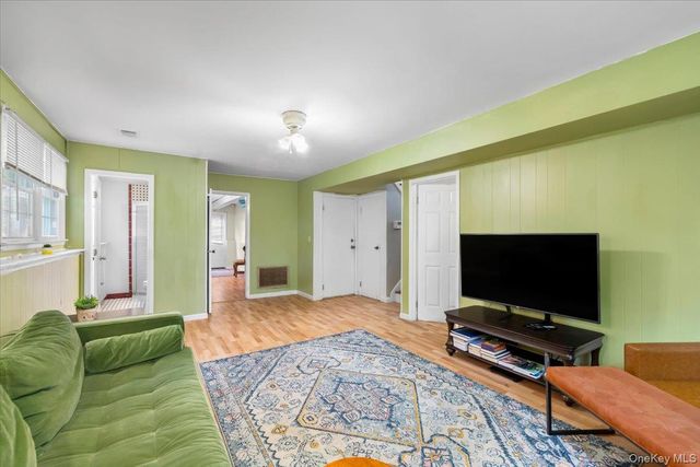 1 Bristol Court, New City, NY 10956