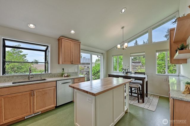 1008 W Toledo Street, Bellingham, WA 98229