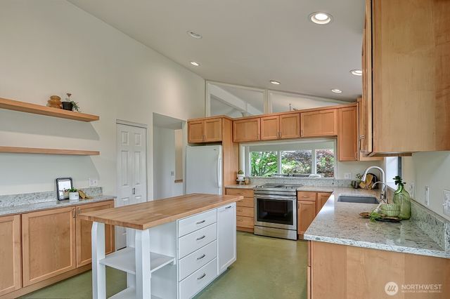 1008 W Toledo Street, Bellingham, WA 98229