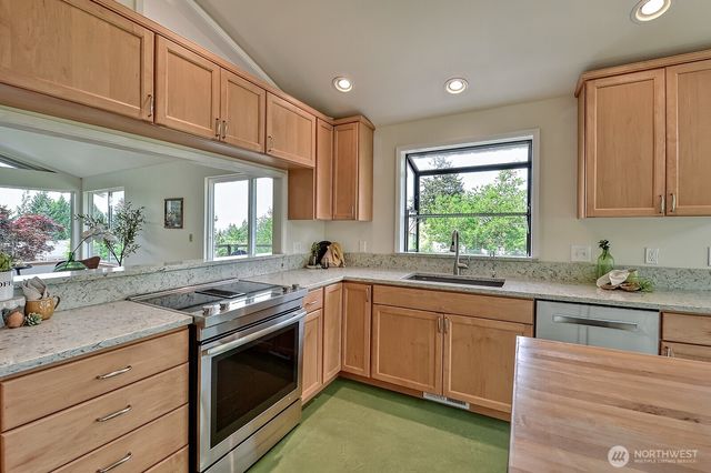 1008 W Toledo Street, Bellingham, WA 98229