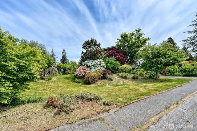 1008 W Toledo Street, Bellingham, WA 98229