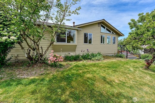 1008 W Toledo Street, Bellingham, WA 98229