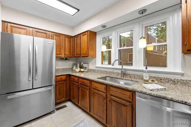 6303 Walnut Bend Dr, Midlothian, VA 23112
