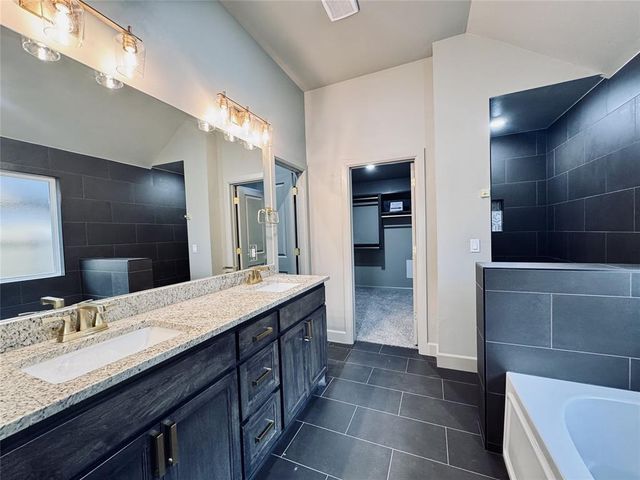 16024 Navarra Way, Oklahoma City, OK 73170