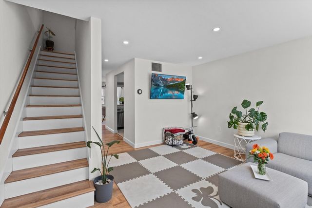 5257 Washington St. 5257, Boston, MA 02132