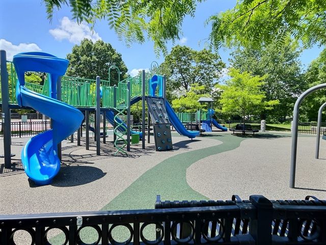 5257 Washington St. 5257, Boston, MA 02132