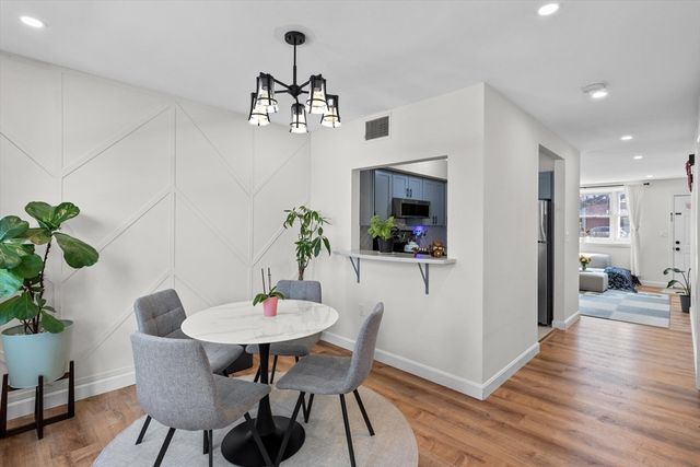 5257 Washington St. 5257, Boston, MA 02132