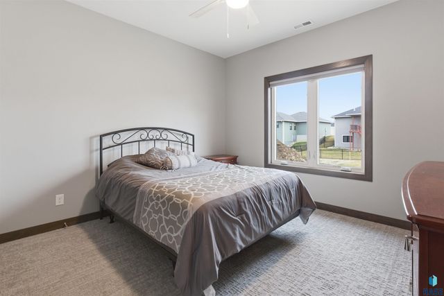 6600 E Fieldview St Street, Sioux Falls, SD 57110